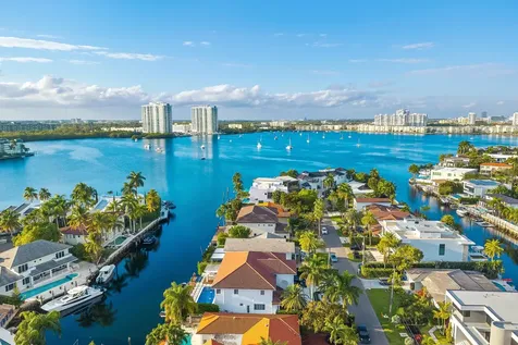 16430 Ne 30th Avenue North Miami Beach FL 33160