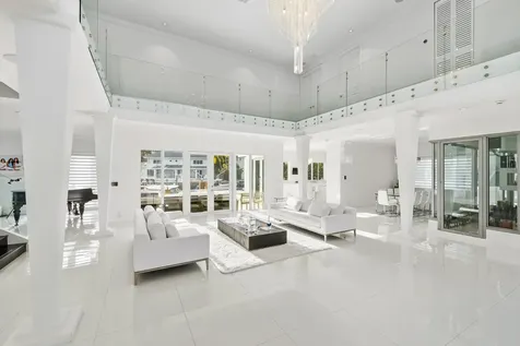 16430 Ne 30th Avenue North Miami Beach FL 33160