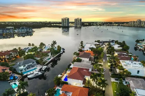 16430 Ne 30th Avenue North Miami Beach FL 33160