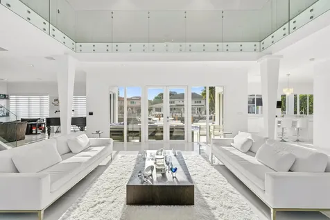 16430 Ne 30th Avenue North Miami Beach FL 33160
