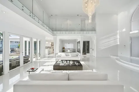 16430 Ne 30th Avenue North Miami Beach FL 33160