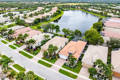 8672 Via Avellino Lake Worth FL 33467