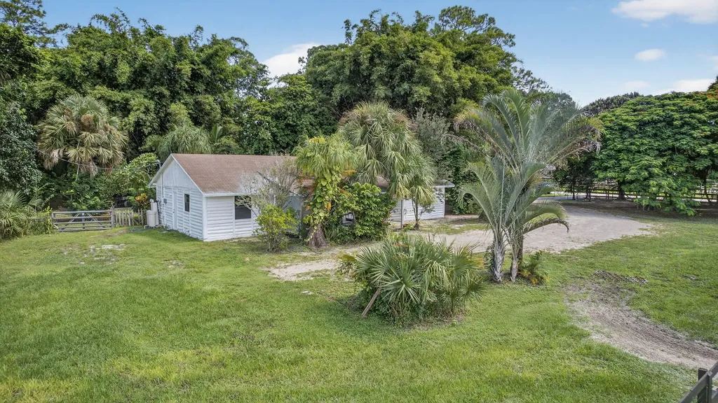 2340 B Road Loxahatchee Groves FL 33470