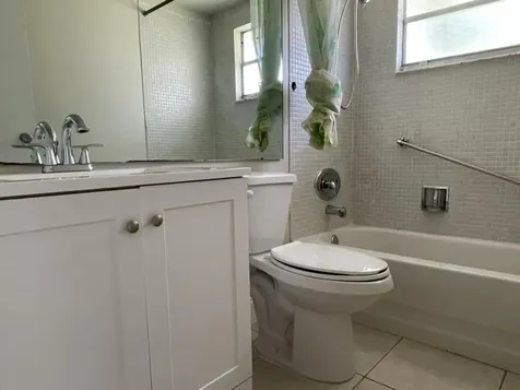 472 Saxony J Delray Beach FL 33446
