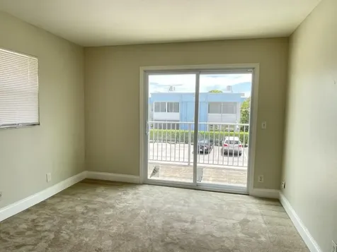 472 Saxony J Delray Beach FL 33446