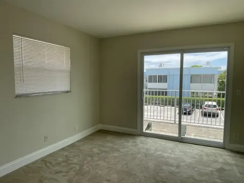 472 Saxony J Delray Beach FL 33446