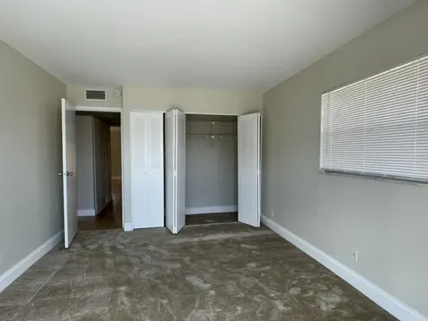 472 Saxony J Delray Beach FL 33446