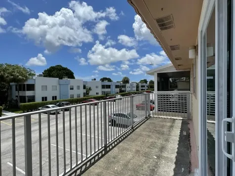 472 Saxony J Delray Beach FL 33446