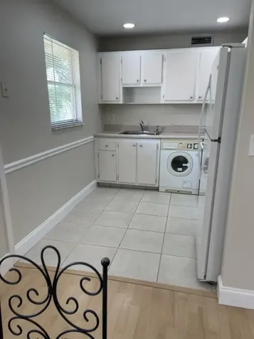 472 Saxony J Delray Beach FL 33446
