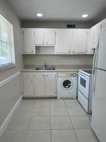 472 Saxony J Delray Beach FL 33446