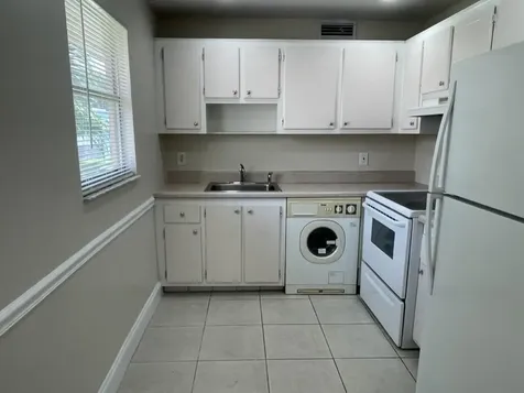 472 Saxony J Delray Beach FL 33446