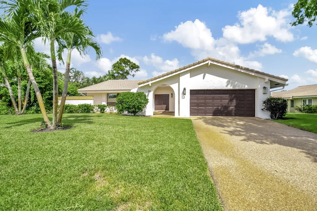 804 Foxpointe Circle Delray Beach FL 33445