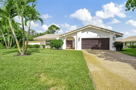 804 Foxpointe Circle Delray Beach FL 33445