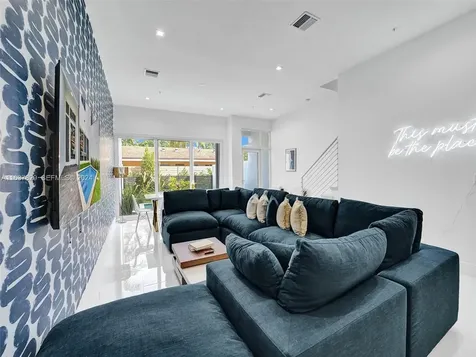 1222 NE 15th Avenue Fort Lauderdale FL 33304