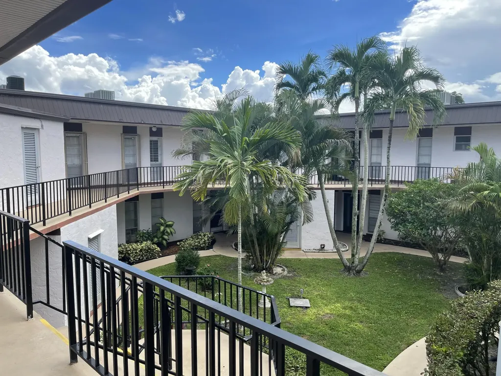 4 N Greenway Royal Palm Beach FL 33411