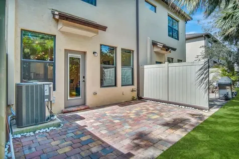 2374 Post St, Street Palm Springs FL 33406