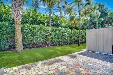 2374 Post St, Street Palm Springs FL 33406