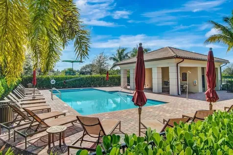 2374 Post St, Street Palm Springs FL 33406