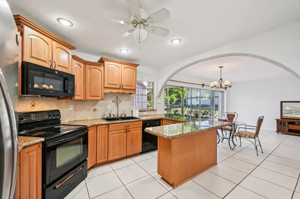 7 N Greenway Royal Palm Beach FL 33411