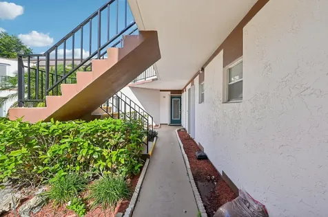 7 N Greenway Royal Palm Beach FL 33411