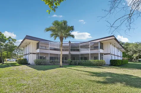 7 N Greenway Royal Palm Beach FL 33411