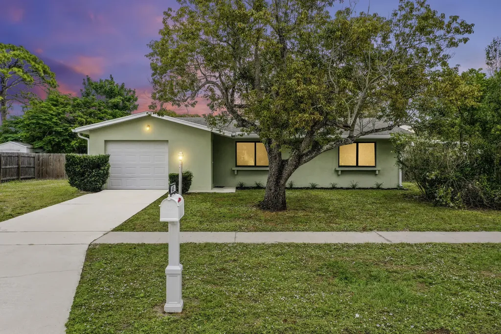 435 Ne Solida Circle Port Saint Lucie FL 34953