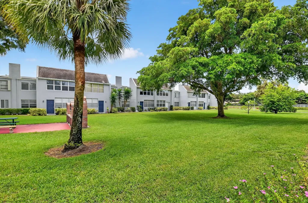 2340 Sw 22 Avenue Delray Beach FL 33445