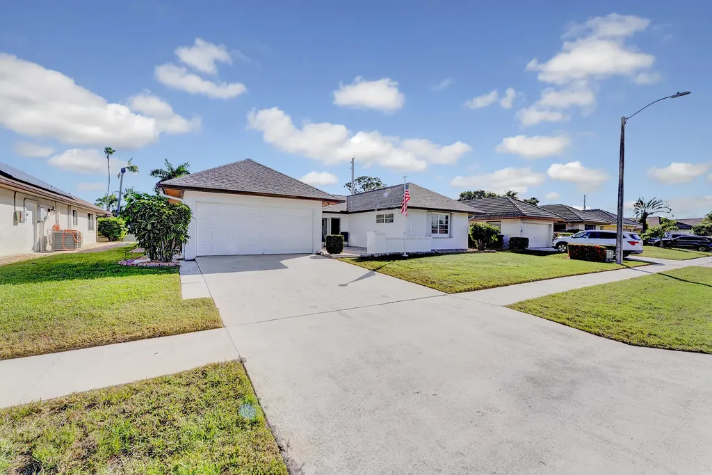 10306 Greentrail Drive Boynton Beach FL 33436