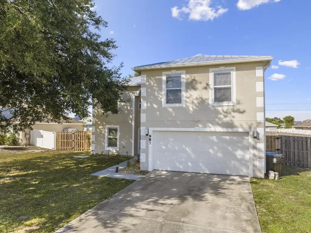 981 SW Mcelroy Avenue Port Saint Lucie FL 34984
