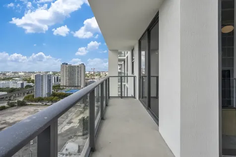 11 Ne 6th Street Miami FL 33132