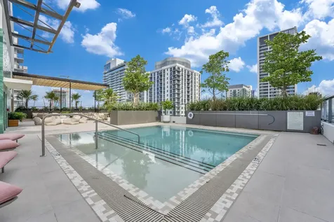 11 Ne 6th Street Miami FL 33132