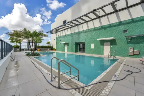 11 Ne 6th Street Miami FL 33132