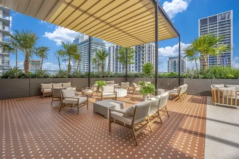 11 Ne 6th Street Miami FL 33132
