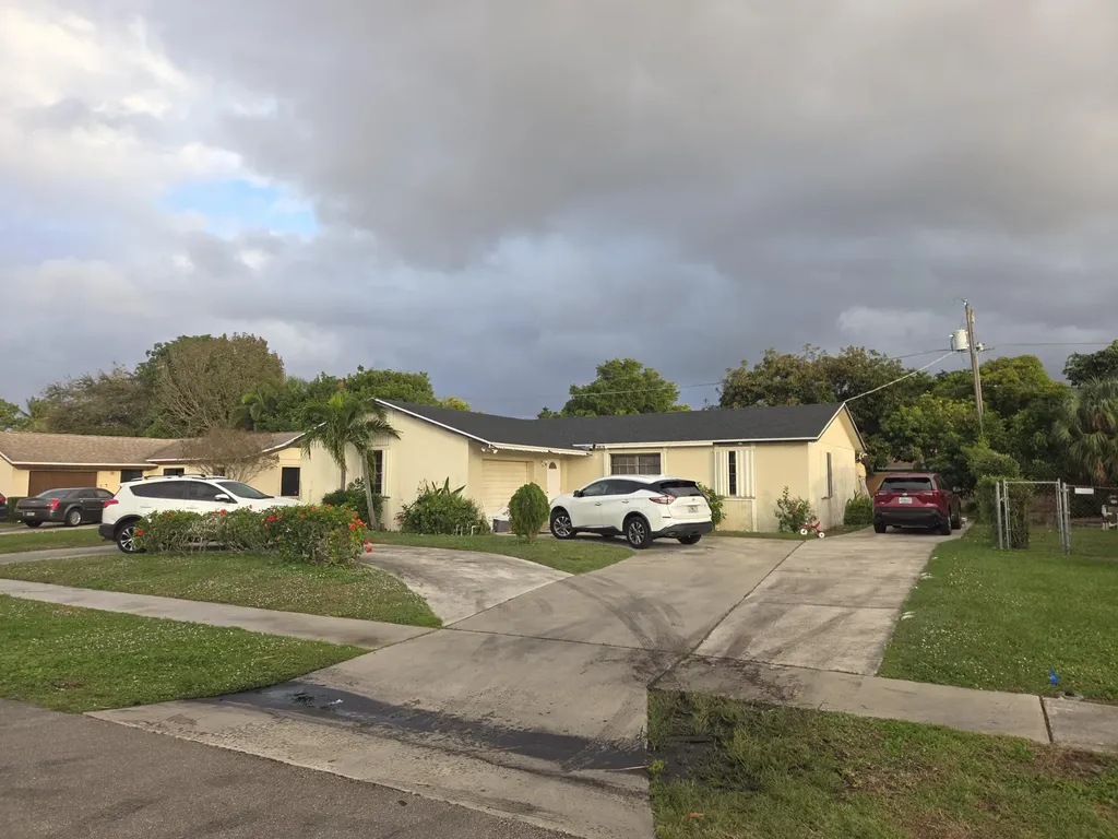 1474 N Mangonia Circle West Palm Beach FL 33401
