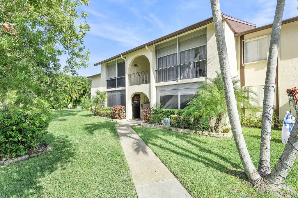 5927 La Pinata Boulevard Greenacres FL 33463