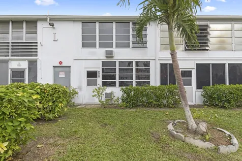 270 Farnham L Deerfield Beach FL 33442