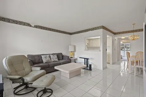 270 Farnham L Deerfield Beach FL 33442
