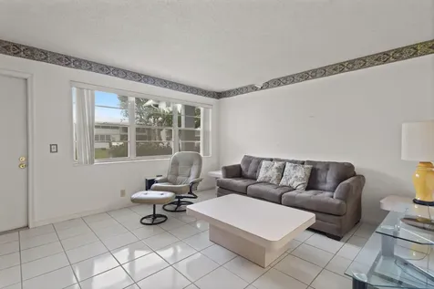 270 Farnham L Deerfield Beach FL 33442