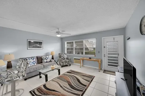 371 Durham L Circle Deerfield Beach FL 33442