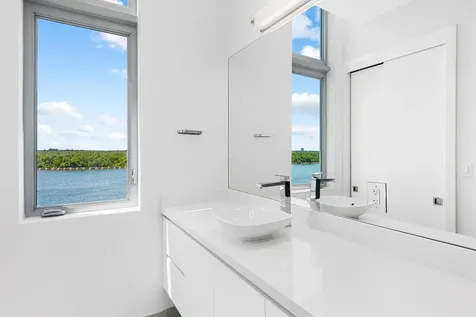 2880 N Ocean Drive Hollywood FL 33019