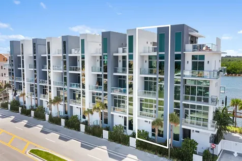 2880 N Ocean Drive Hollywood FL 33019