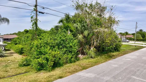 373 SW Millard Drive Port Saint Lucie FL 34953