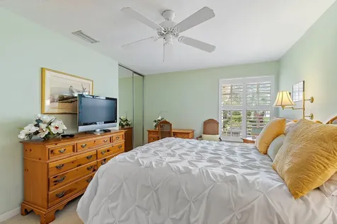 9054 Se Hawks Nest Court Hobe Sound FL 33455