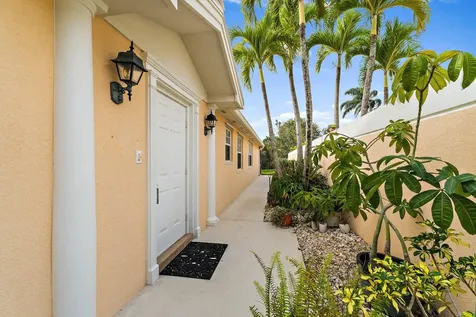 9054 Se Hawks Nest Court Hobe Sound FL 33455