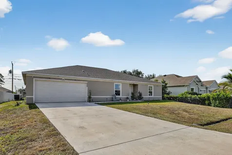 644 SW Hoffenberg Avenue Port Saint Lucie FL 34953
