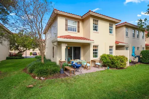 106 S Longport Circle Delray Beach FL 33444