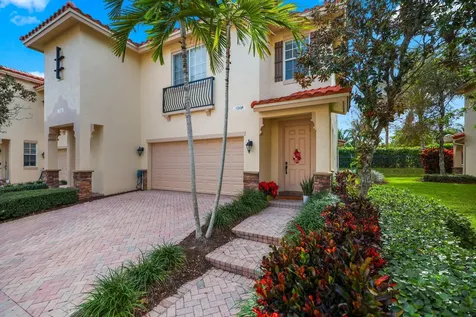 106 S Longport Circle Delray Beach FL 33444