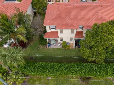 106 S Longport Circle Delray Beach FL 33444