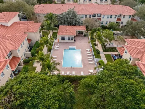 106 S Longport Circle Delray Beach FL 33444