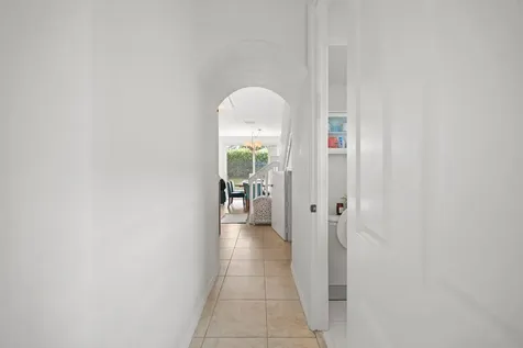 106 S Longport Circle Delray Beach FL 33444